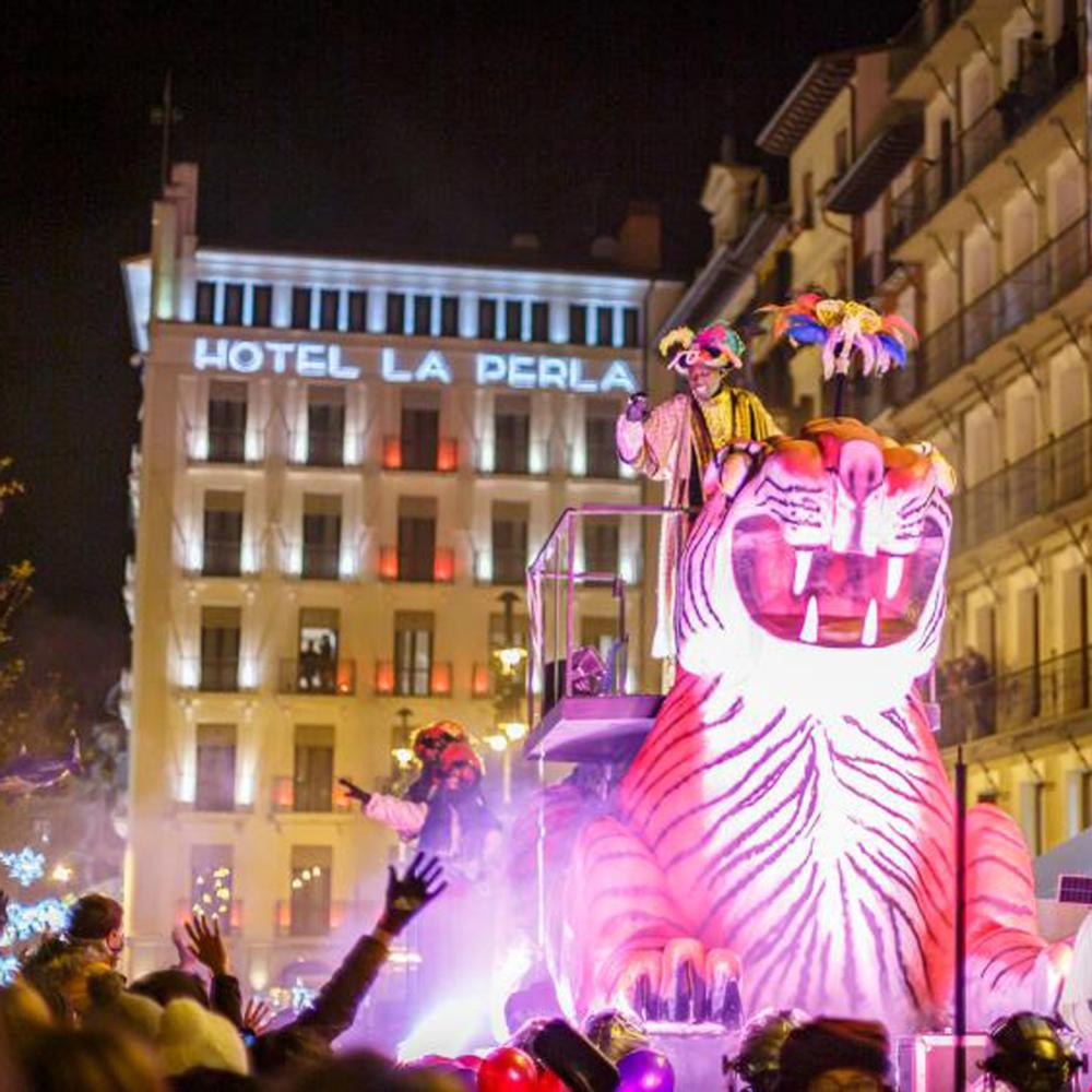 Llegada en dromedario de los Reyes Magos